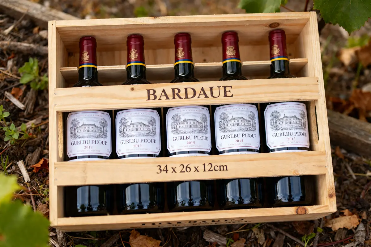 Caisses de vins de Bordeaux : offres exclusives en bois 6 bouteilles