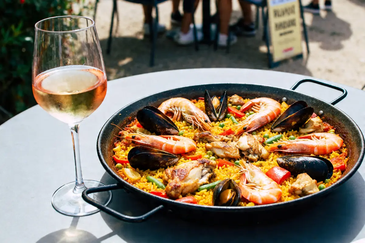 Quel vin avec une paella ? Guide des meilleurs accords