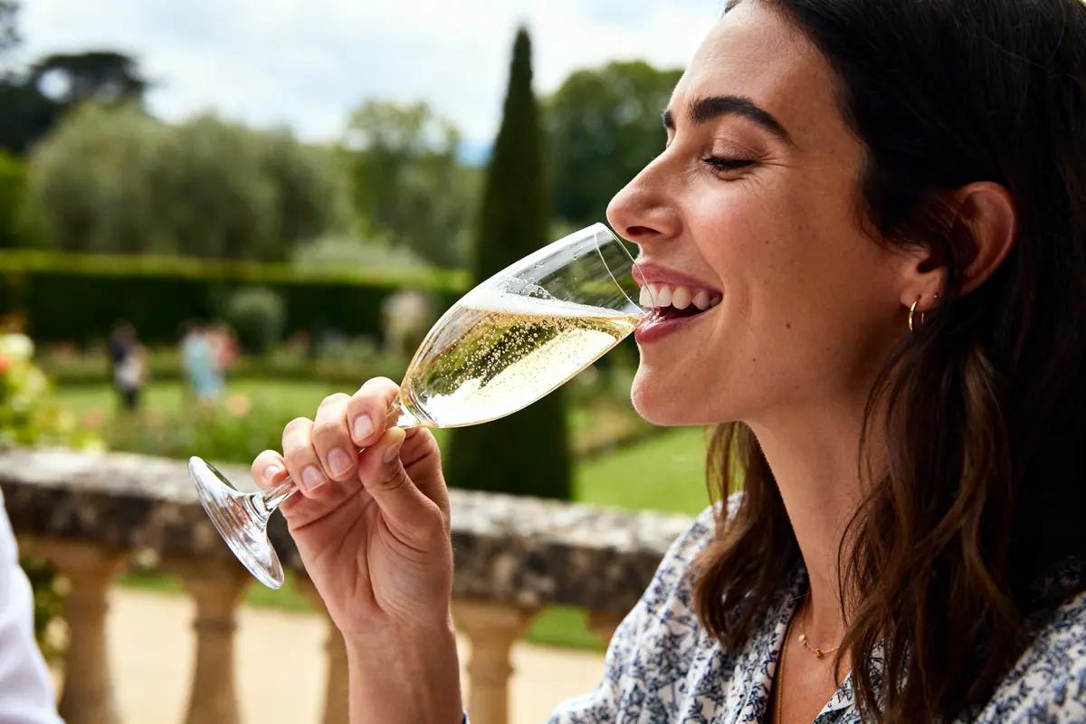 Buveur de champagne : Qui sont les plus grands consommateurs ?