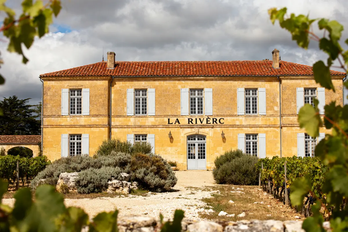 Château de la rivière grand vin de Bordeaux : Histoire &amp; achat